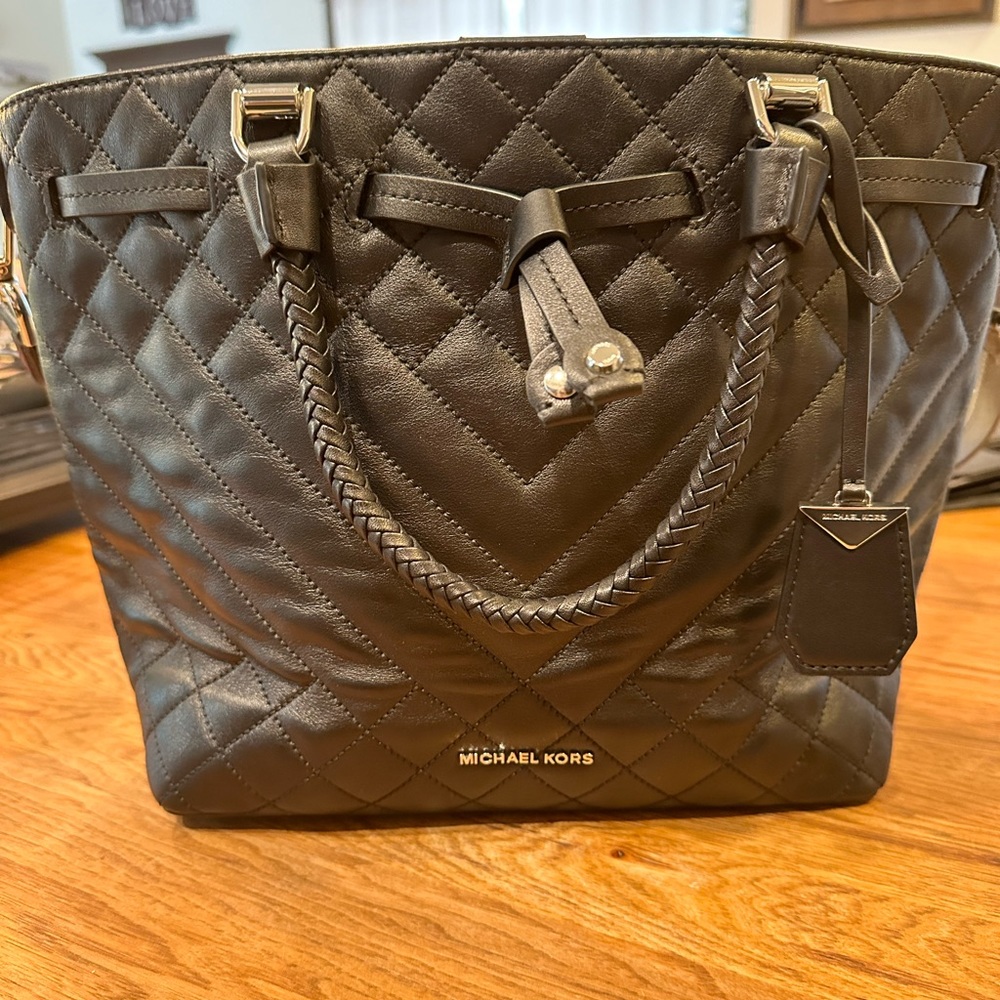 Michael Kors bucket crossbody tote